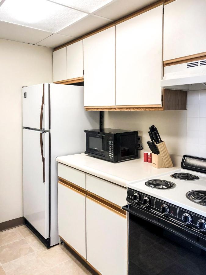 Short Term Rentals At The Park At Trowbridge Senior Community Southfield Buitenkant foto