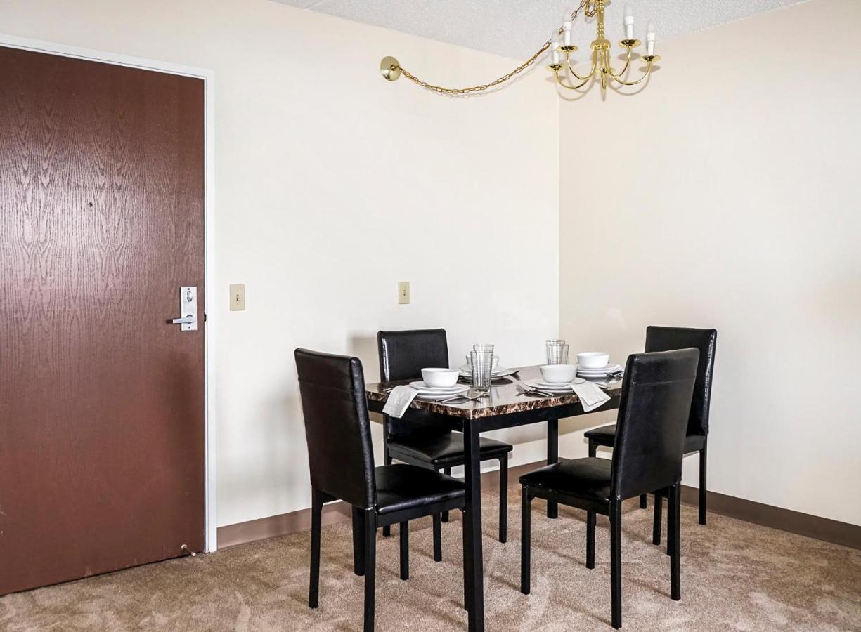 Short Term Rentals At The Park At Trowbridge Senior Community Southfield Buitenkant foto