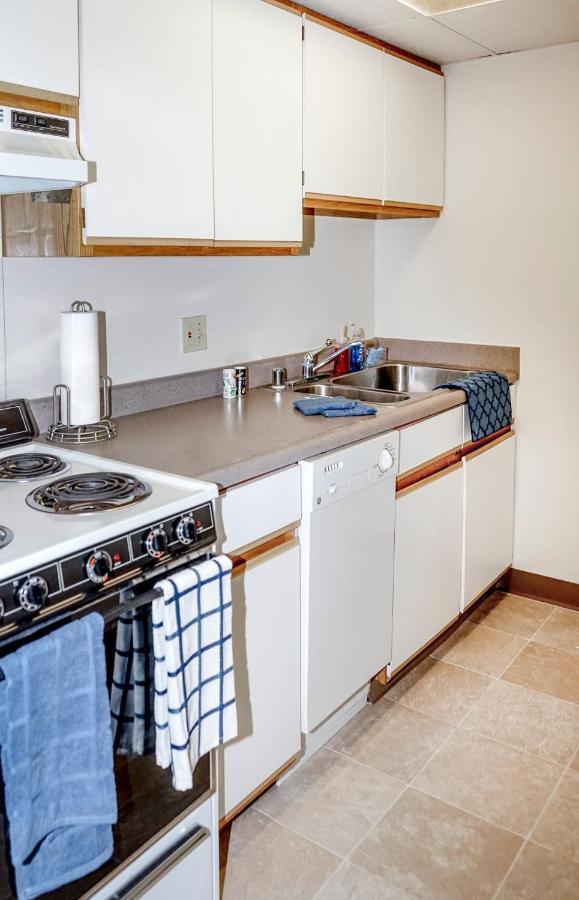 Short Term Rentals At The Park At Trowbridge Senior Community Southfield Buitenkant foto