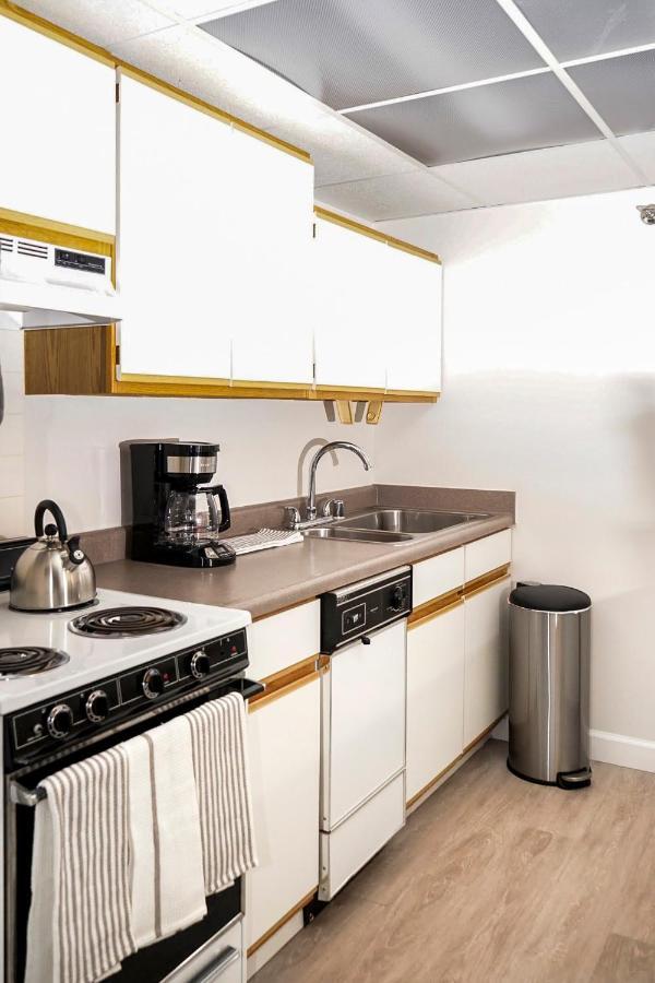 Short Term Rentals At The Park At Trowbridge Senior Community Southfield Buitenkant foto