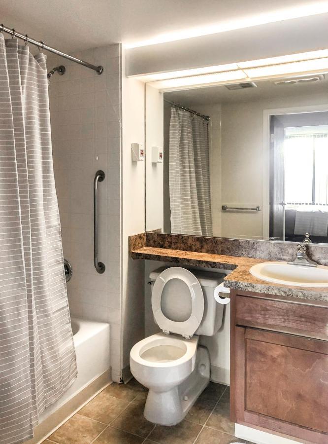 Short Term Rentals At The Park At Trowbridge Senior Community Southfield Buitenkant foto