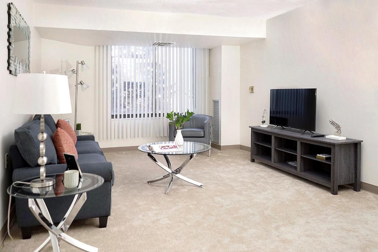 Short Term Rentals At The Park At Trowbridge Senior Community Southfield Buitenkant foto