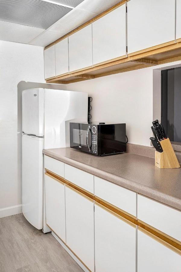 Short Term Rentals At The Park At Trowbridge Senior Community Southfield Buitenkant foto