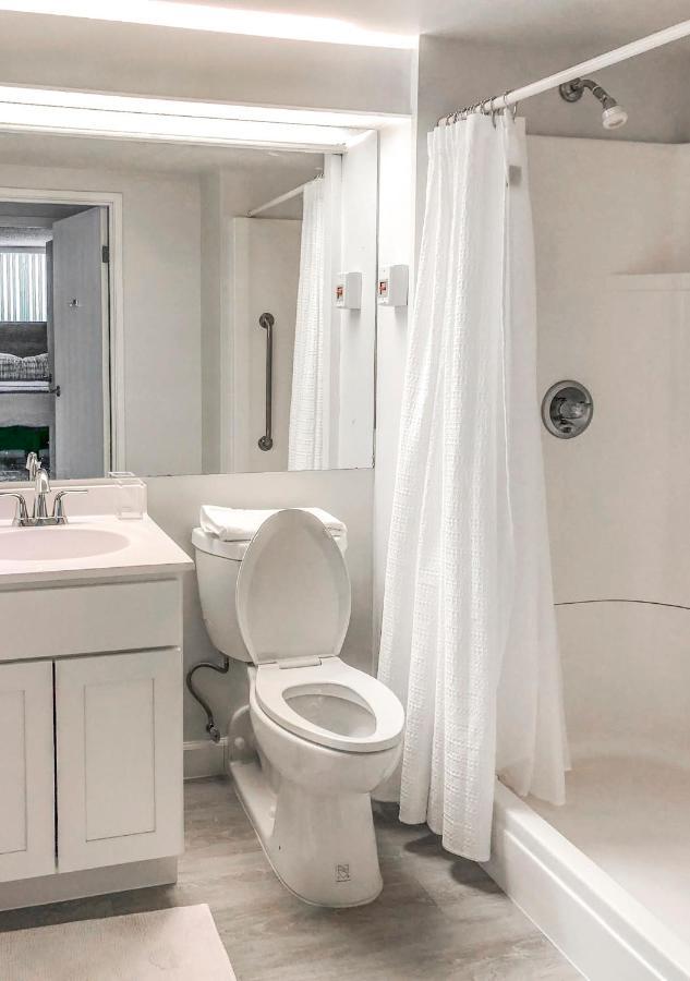 Short Term Rentals At The Park At Trowbridge Senior Community Southfield Buitenkant foto